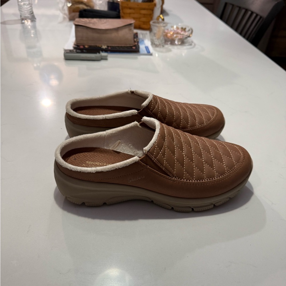 Skechers Quilted Tan Mules